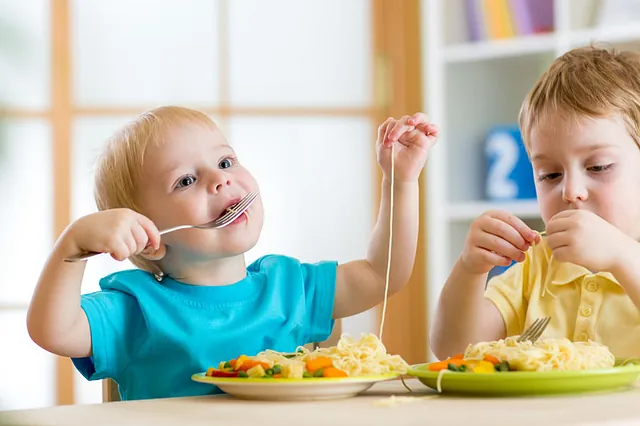 Kinder essen